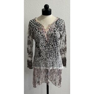 Flew De Lis Women’s Kamana Cream Tan Animal Print Tunic Top Shirt Medium Artsy